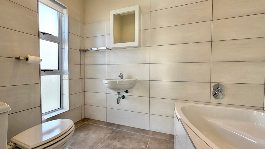 2 Bedroom Property for Sale in Somerset Lakes Western Cape